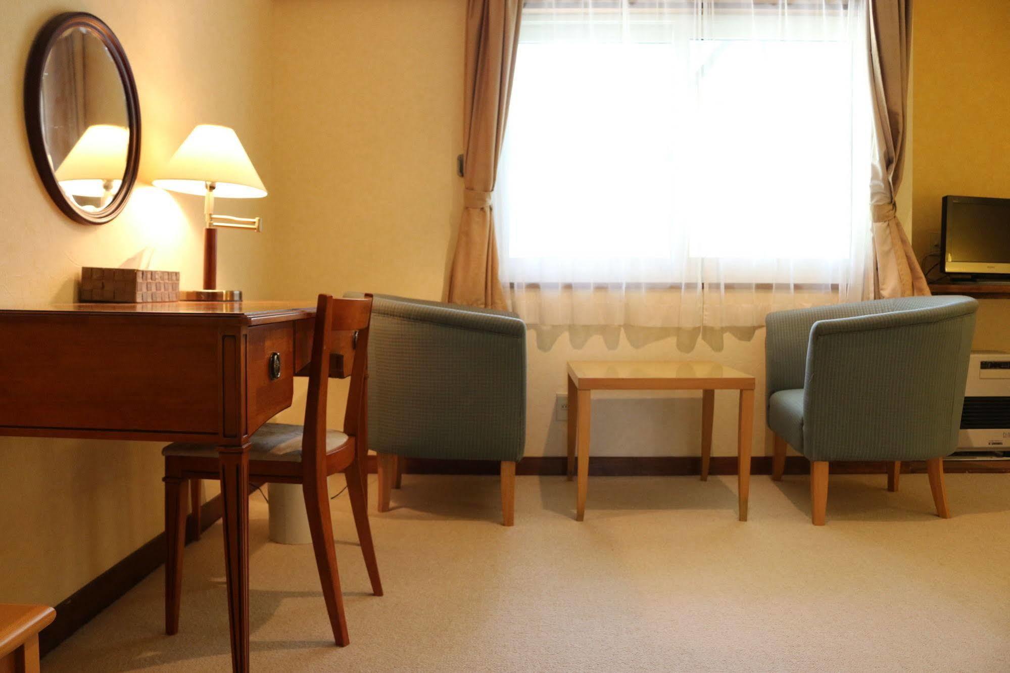 Petit Hotel Enchante Hakuba Exterior photo